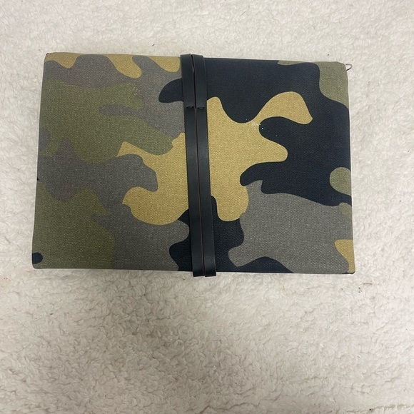 Stella&Dot camo clutch - Picture 3 of 3